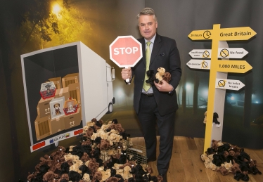 Tim Loughton MP helps dog welfare charity in fight against puppy smuggling